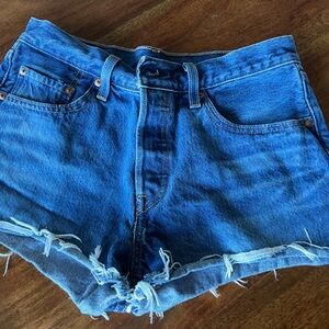 Levi’s shorts size 28